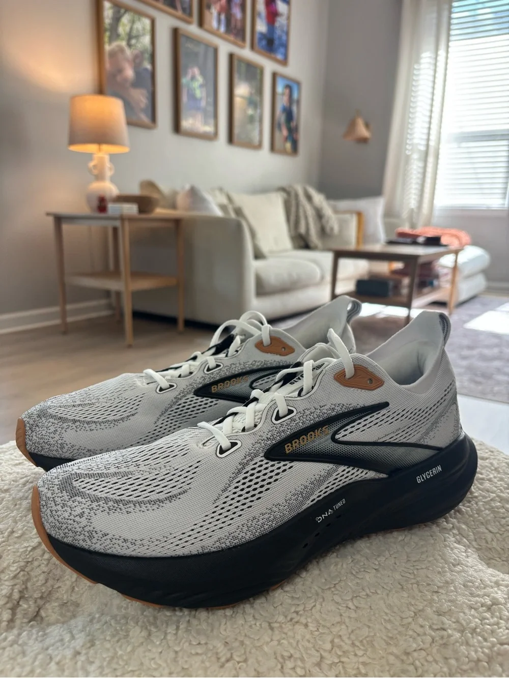 Brooks Glycerin 22 Mens 11.5 M  White Grey Black Road Running Sneakers Shoe nice